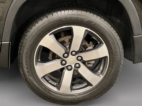 Used 2023 Chevrolet Traverse LT w/ LT Premium Package AWD/4WD image 18