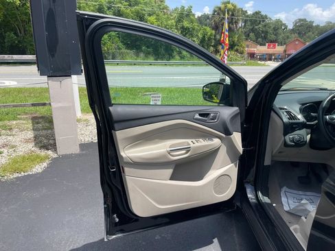 Used 2014 Ford Escape Titanium FWD image 9