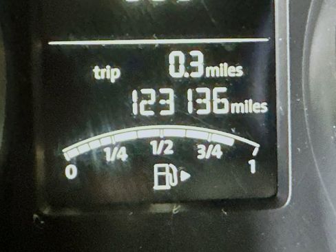 Used 2015 Volkswagen Jetta SE FWD image 33
