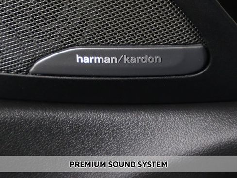 Used 2025 BMW X6 xDrive40i w/ Climate Comfort Package image 5