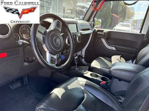 Used 2016 Jeep Wrangler Unlimited Rubicon AWD/4WD image 5