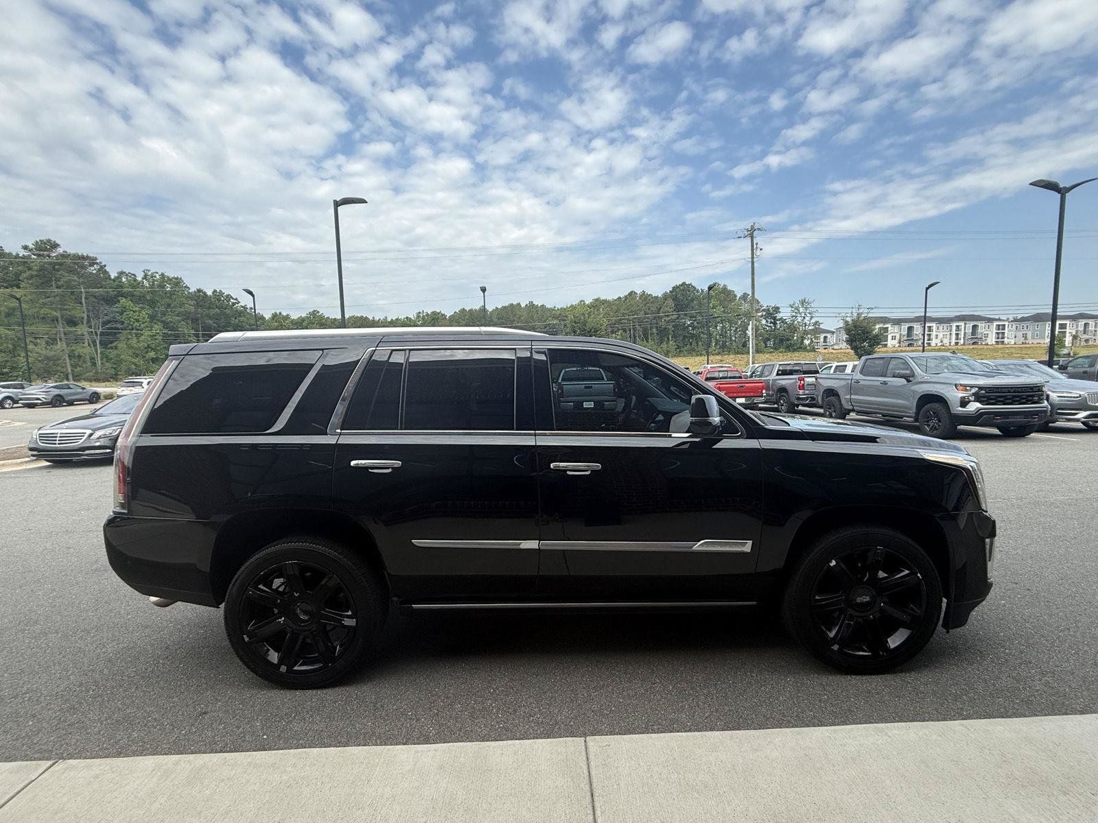 Used 2020 Cadillac Escalade Premium Luxury RWD image 26