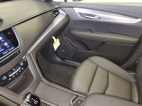 New 2026 Cadillac XT5 Luxury image 19