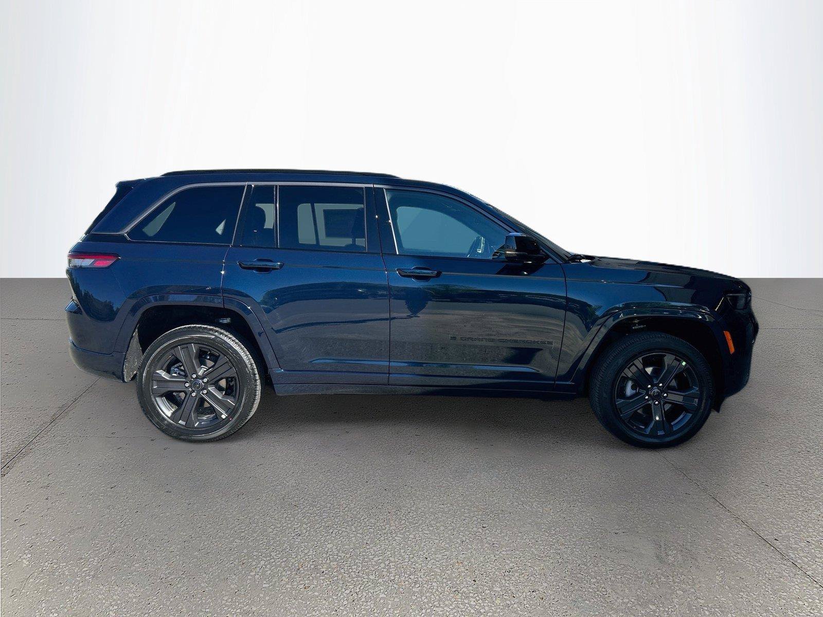 New 2027 Jeep Grand Cherokee Limited AWD/4WD image 3