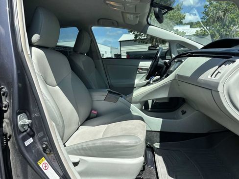 Used 2013 Toyota Prius Four FWD image 19
