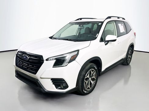 Used 2023 Subaru Forester Premium AWD/4WD image 3