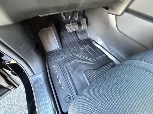 New 2025 Honda Pilot Sport image 15