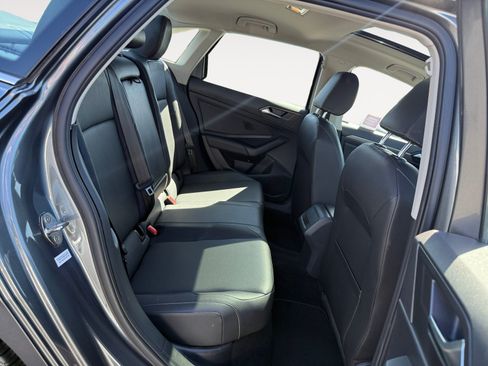 Used 2019 Volkswagen Jetta SEL w/ Cold Weather Package FWD image 18