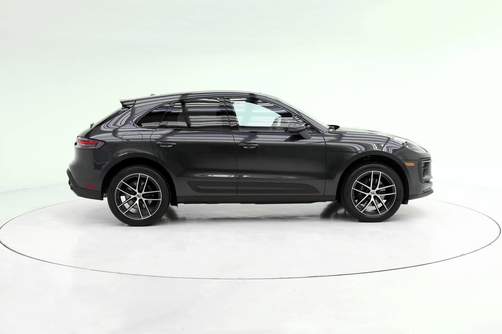 Used 2026 Porsche Macan AWD/4WD image 10