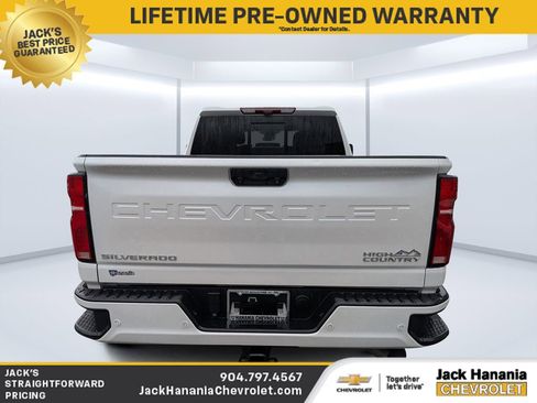 Used 2024 Chevrolet Silverado 2500 High Country w/ High Country Premium Package AWD/4WD image 4