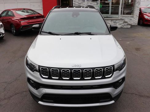 Used 2024 Jeep Compass Limited AWD/4WD image 9