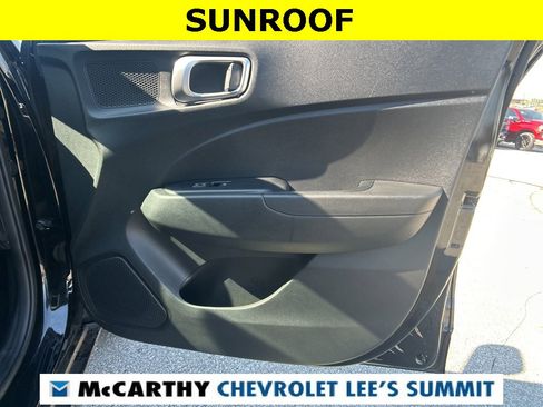 Used 2024 Hyundai Venue SEL image 19