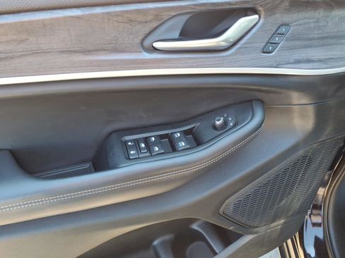 Used 2023 Jeep Grand Cherokee L Limited image 13