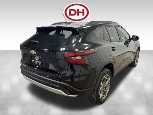 Used 2025 Chevrolet Trax LT image 12