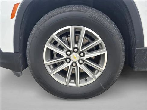 Used 2023 Chevrolet Traverse LT FWD image 10