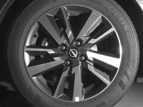 Used 2025 Nissan Versa SV image 12