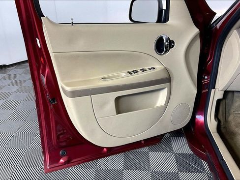 Used 2009 Chevrolet HHR LS image 23