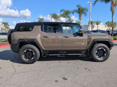 Used 2024 GMC Hummer EV 2X w/ Extreme Off-Road Package image 11