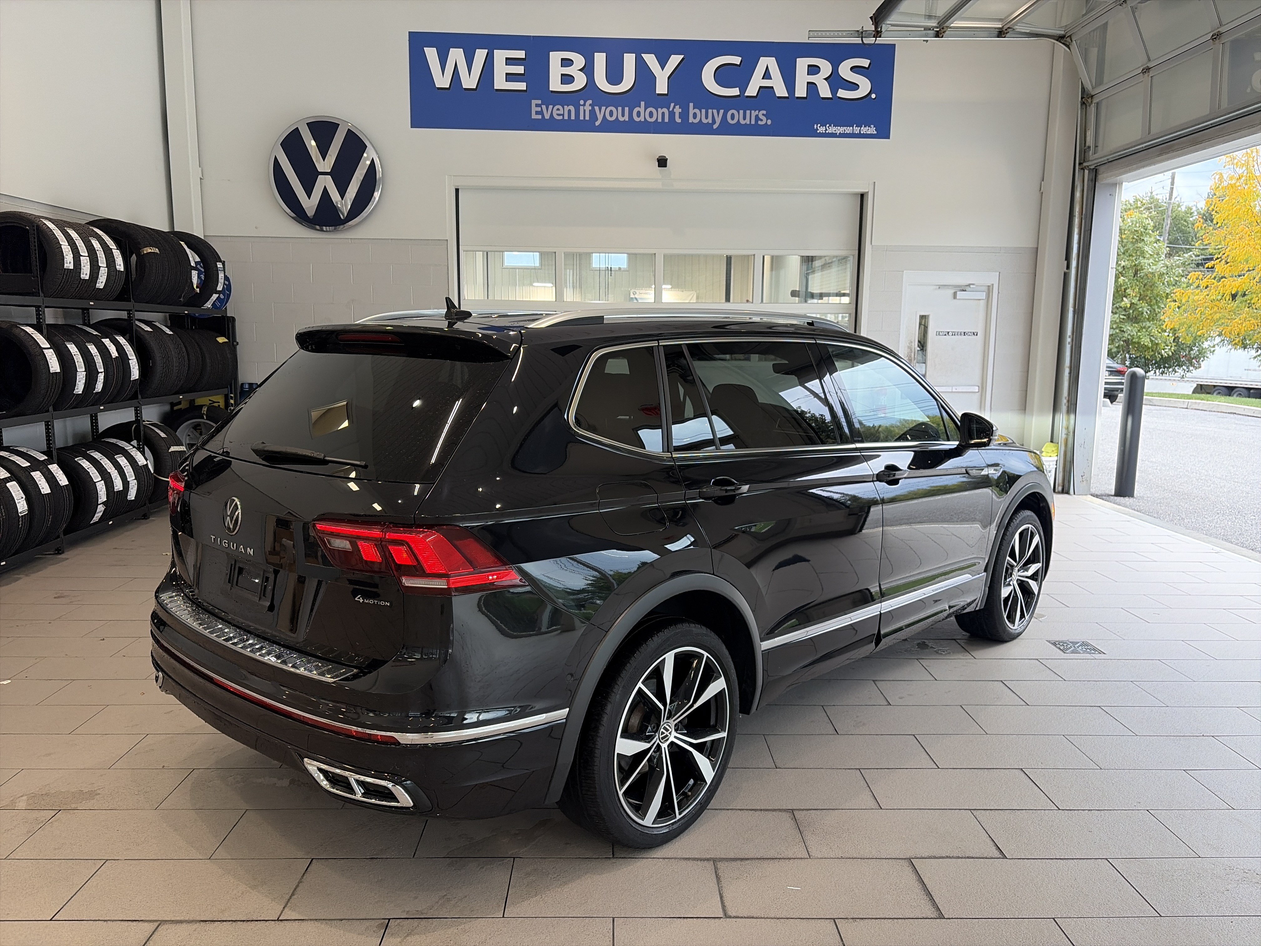 Used 2024 Volkswagen Tiguan SEL R-Line AWD/4WD image 5