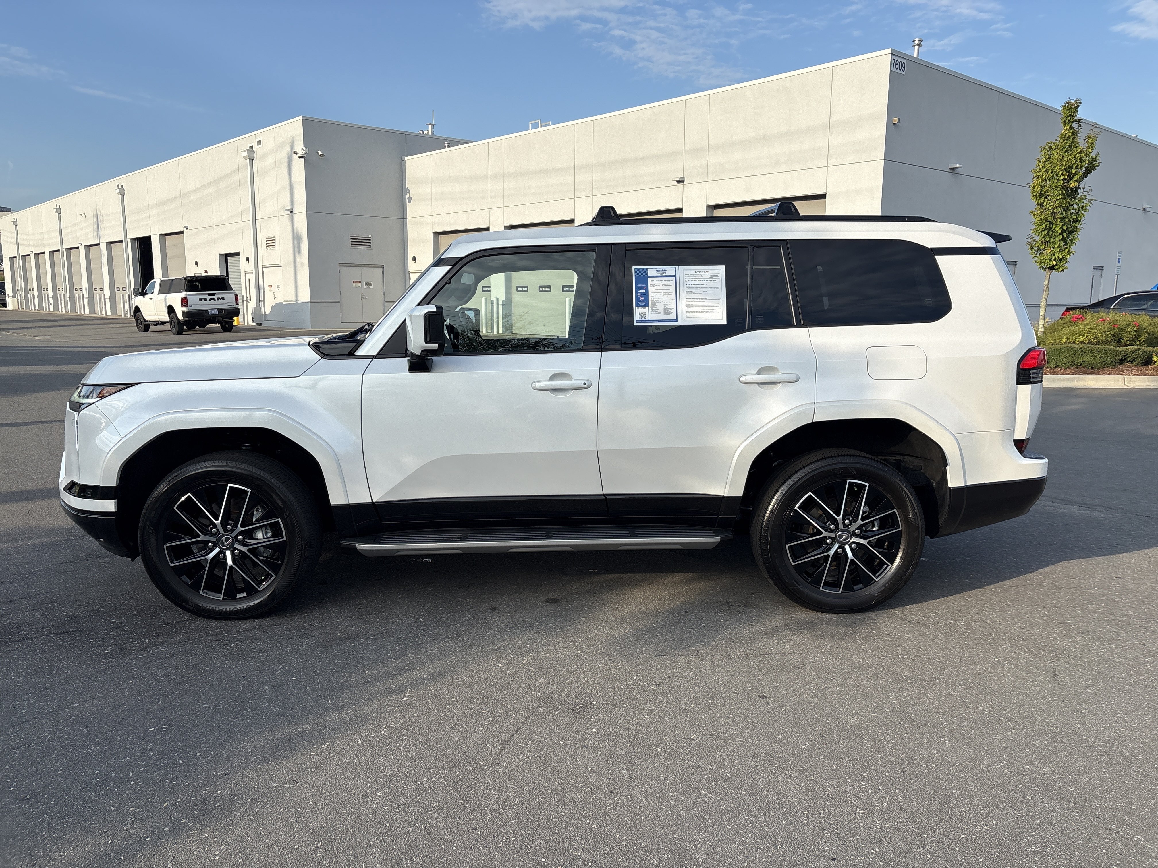 Used 2024 Lexus GX 550 w/ Accessory Package (Z1) AWD/4WD image 6