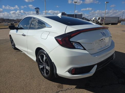 Used 2017 Honda Civic Touring image 7