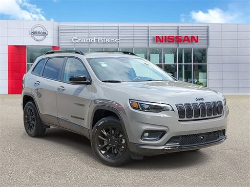 Used 2023 Jeep Cherokee Altitude Lux image 1