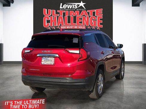 Used 2023 GMC Terrain SLE w/ Driver Convenience Package image 4