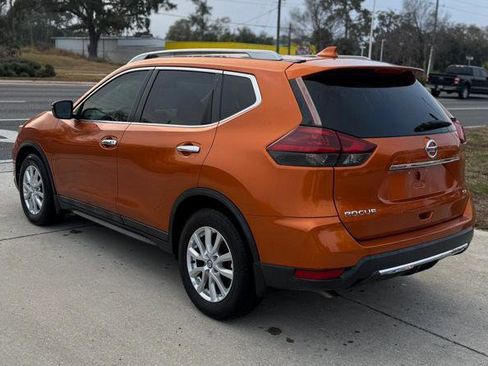 Used 2018 Nissan Rogue SV FWD image 3