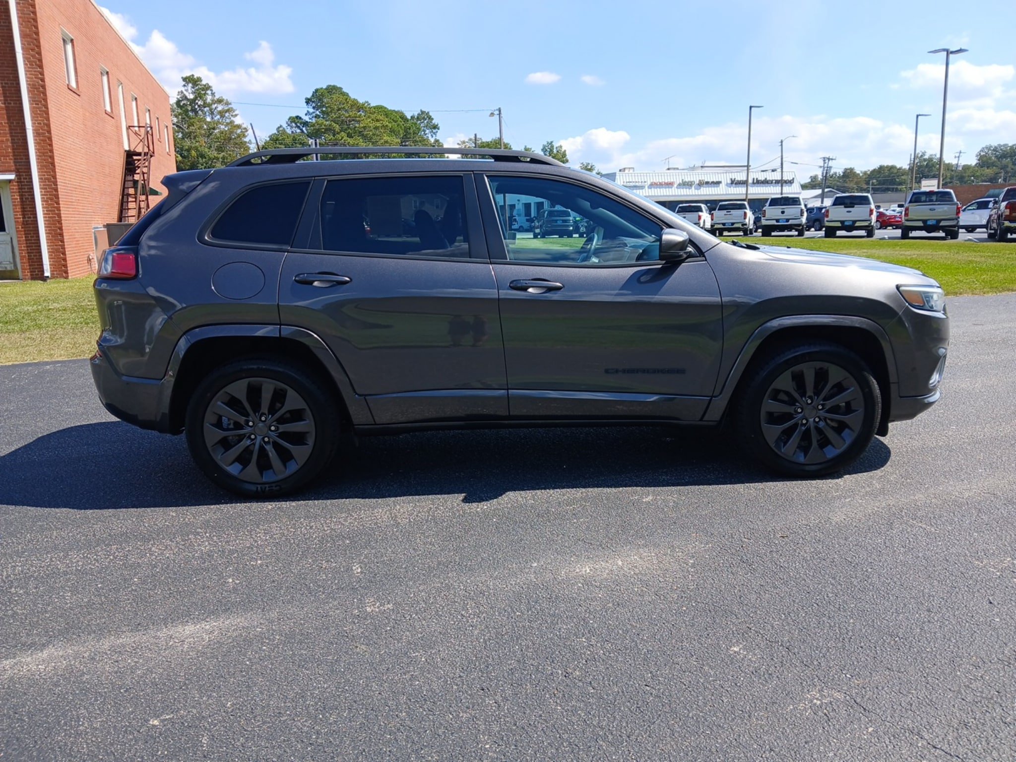 Used 2019 Jeep Cherokee High Altitude FWD image 2