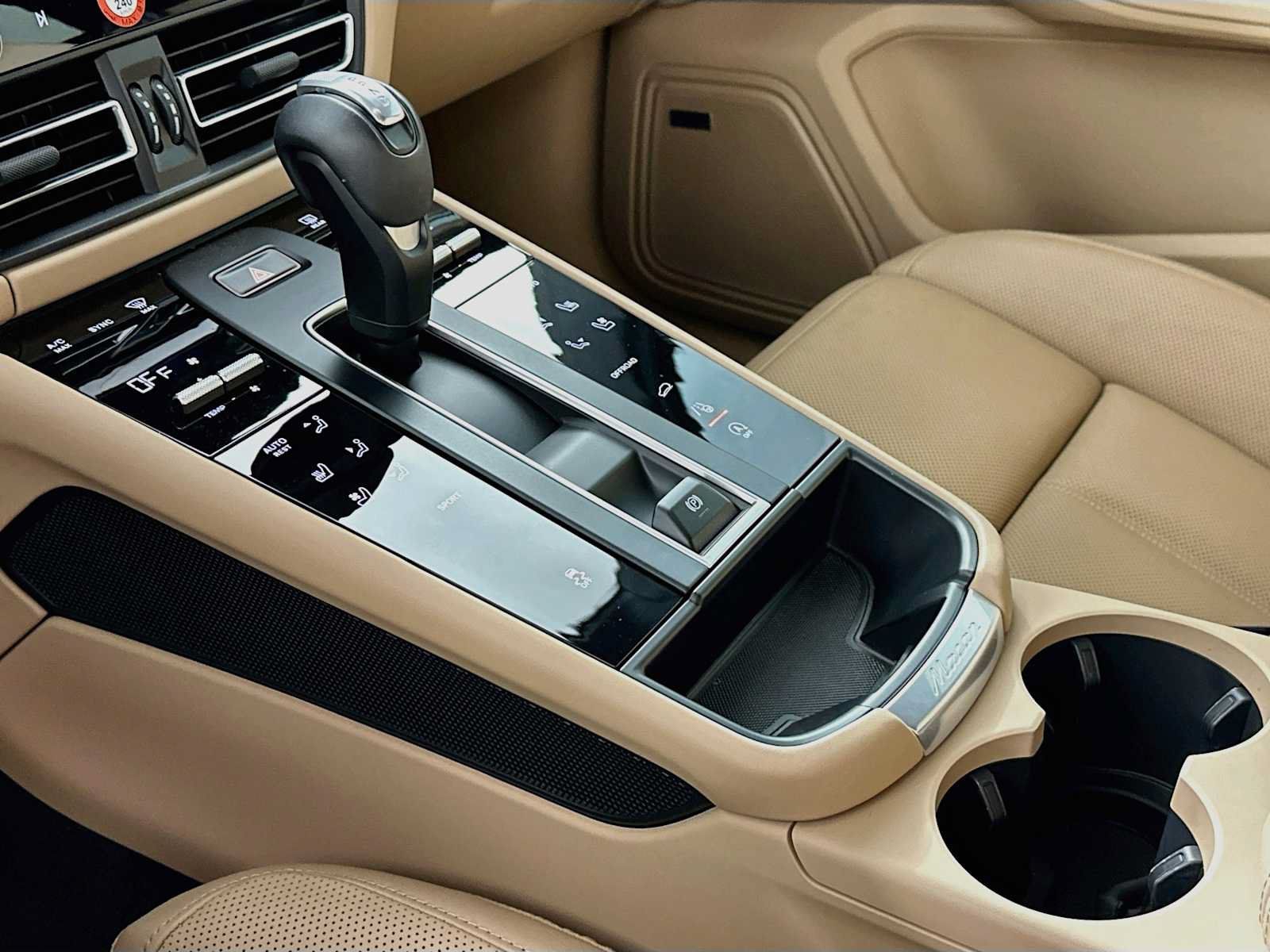 Certified 2026 Porsche Macan AWD/4WD image 20