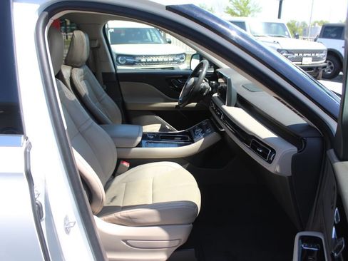 Used 2023 Lincoln Aviator Reserve w/ Equipment Group 201A AWD/4WD image 14