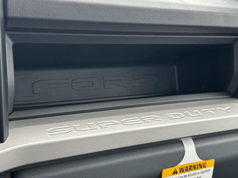 New 2026 Ford F250 XL w/ XL Chrome Package image 24