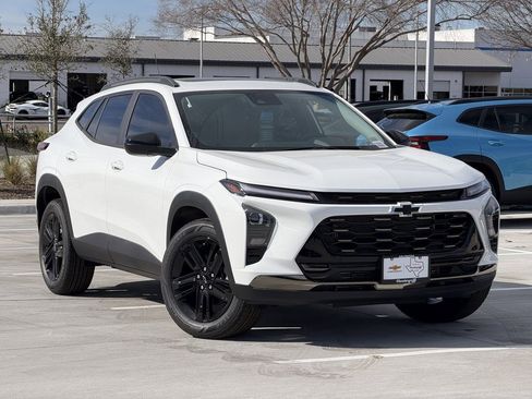 New 2026 Chevrolet Trax ACTIV w/ Sunroof Package image 2