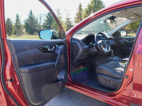 Used 2022 Nissan Rogue Sport SV w/ Technology Package image 10