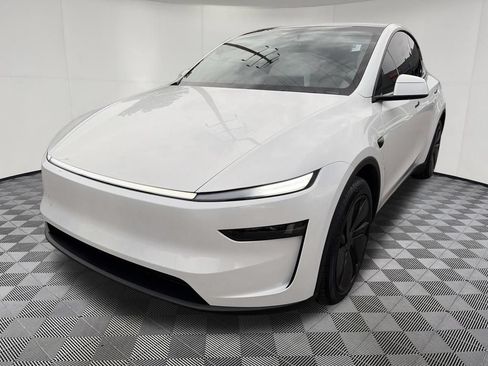 Used 2026 Tesla Model Y Long Range AWD/4WD image 3