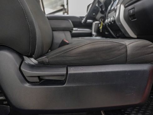 Used 2017 Toyota Tundra SR5 image 32