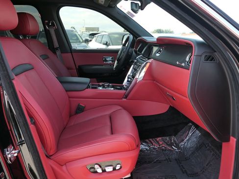 Used 2022 Rolls-Royce Cullinan image 39