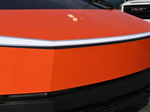 Used 2024 Tesla Cybertruck AWD Crew Cab image 12