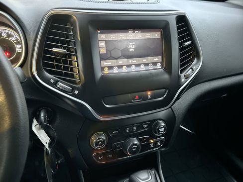 Used 2021 Jeep Cherokee Latitude image 16