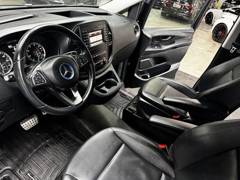 Used 2018 Mercedes-Benz Metris Passenger image 33