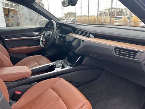 Certified 2024 Audi Q8 e-tron Premium image 32