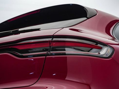 Certified 2026 Porsche Macan AWD/4WD image 12