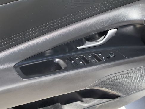 Used 2024 Hyundai Elantra SEL FWD image 19