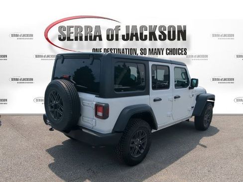 Used 2024 Jeep Wrangler Unlimited Sport AWD/4WD image 9