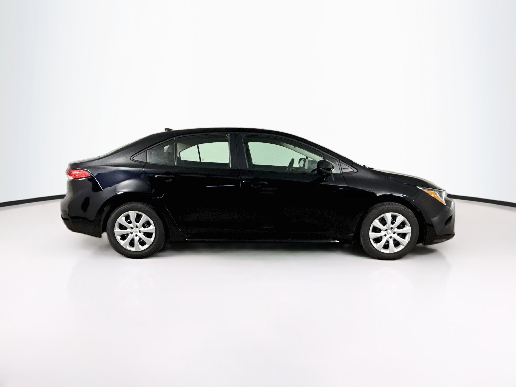 Used 2024 Toyota Corolla LE FWD image 2