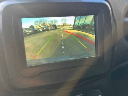 Used 2021 Jeep Renegade Latitude image 14