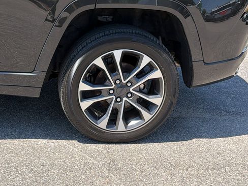 Used 2025 Jeep Grand Cherokee Overland w/ Luxury Tech Group IV AWD/4WD image 12