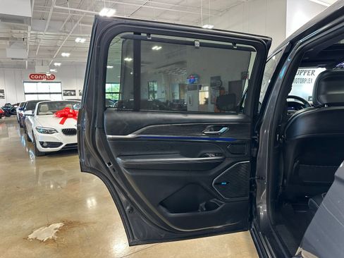 Used 2021 Jeep Grand Cherokee L Overland w/ Luxury Tech Group IV image 40