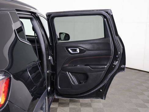 Used 2024 Jeep Compass Trailhawk image 19