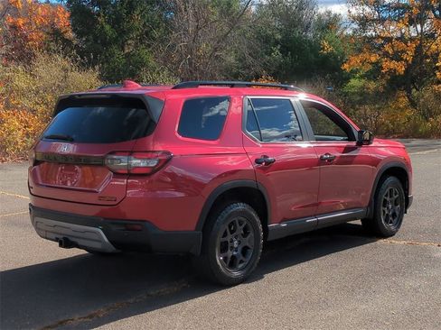 Used 2023 Honda Pilot TrailSport image 4